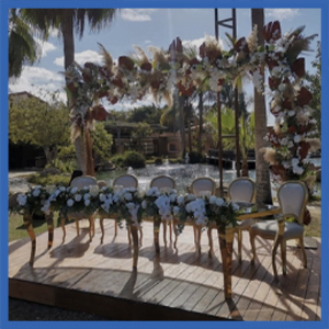 Katb Ketab Table with Flower and Chairs