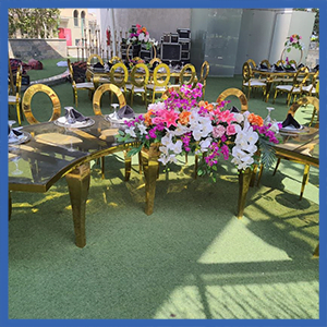 Katb Ketab C Table with Flower and Chairs