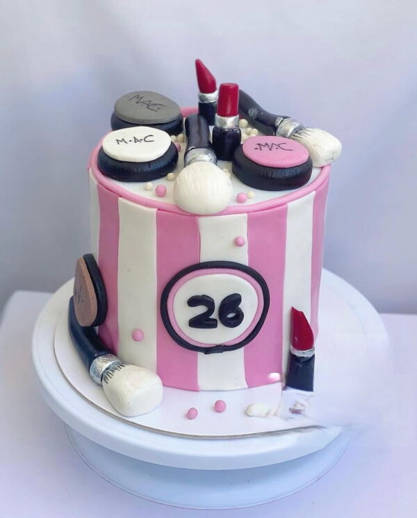 Makeup Cake By Cakerouz