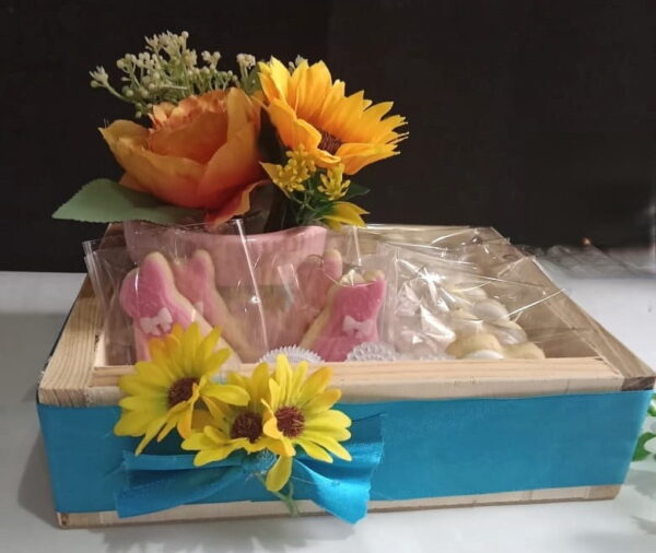 Wedding Box 3 By Cookies & Flowers