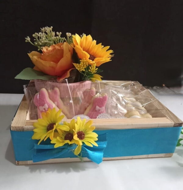 Wedding Box 3 By Cookies & Flowers
