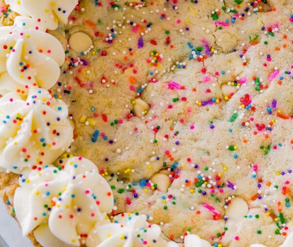 Cookies Cake With Butter Cream By Cookies & Flowers